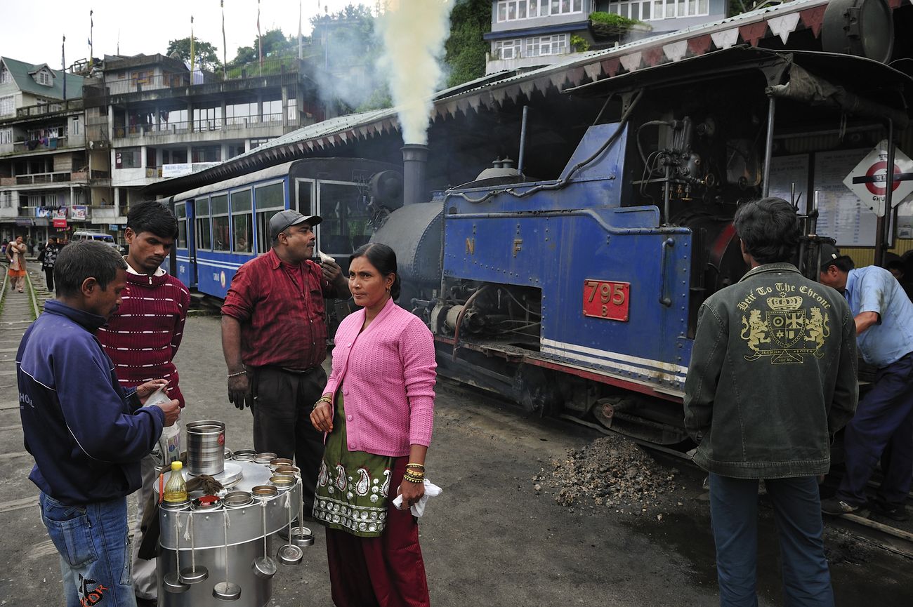 A local tea seller selling much adored hot tea straight from the tea plantations of the region at the railway station to travellers of the Toy Train 