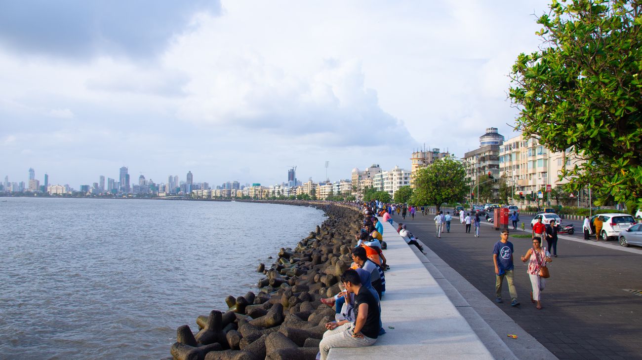 Marine Drive, also known as the queen's necklace is the most glamorous location in Mumbai. In the night when the city lights up this arc resembles a necklace