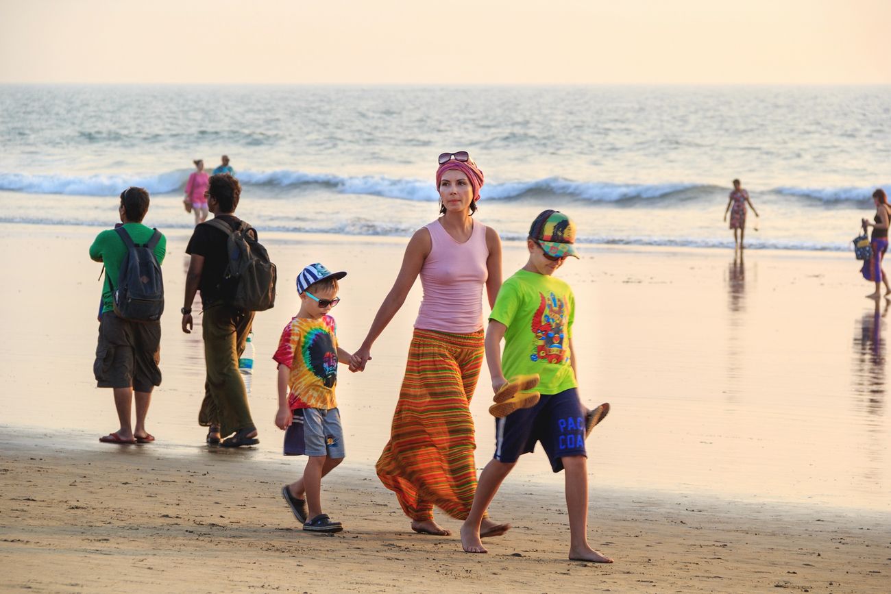 Mumbai has a vast coastline of about 150 km. From Marine Drive to Aksa beach 