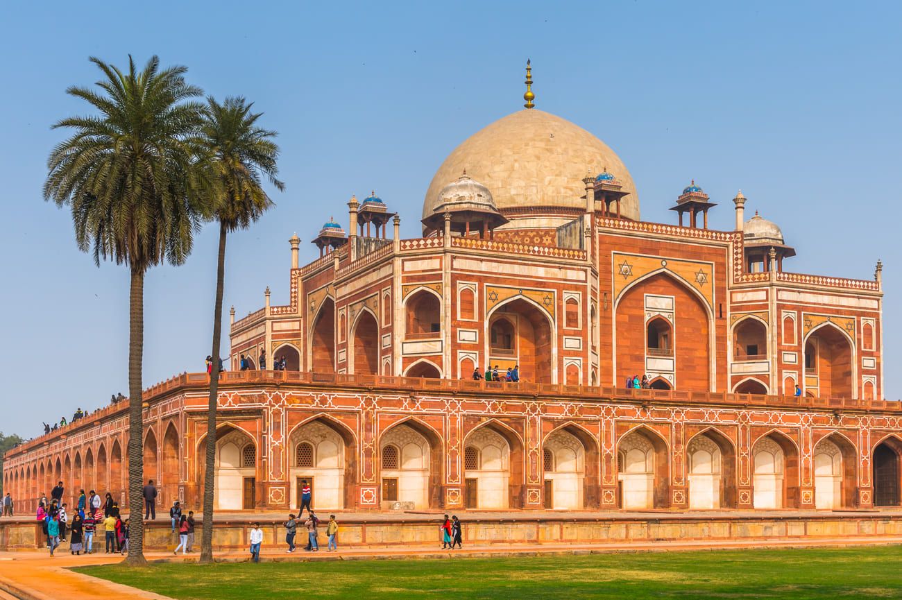One of the main attractions in the vicinity of Nizamuddin is the tomb of the Mughal emperor Humayun (UNESCO Site), commissioned by his first wife.