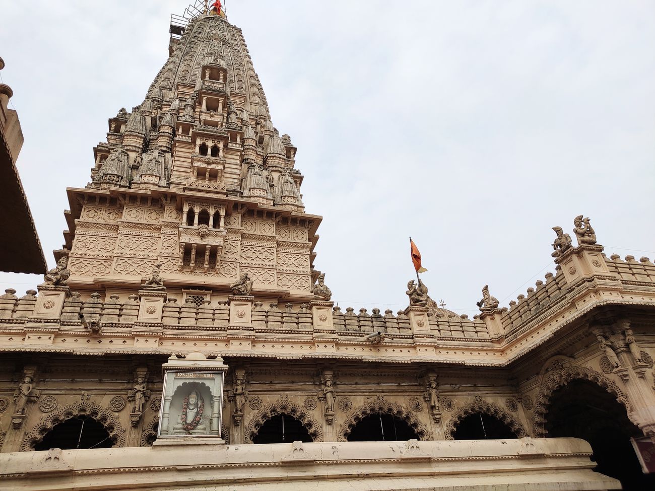 The Babulnath temple is located in the Girgaum Chowpatty area. Dedicated to Lord Shiva, it is one of the oldest temples in all of Mumbai