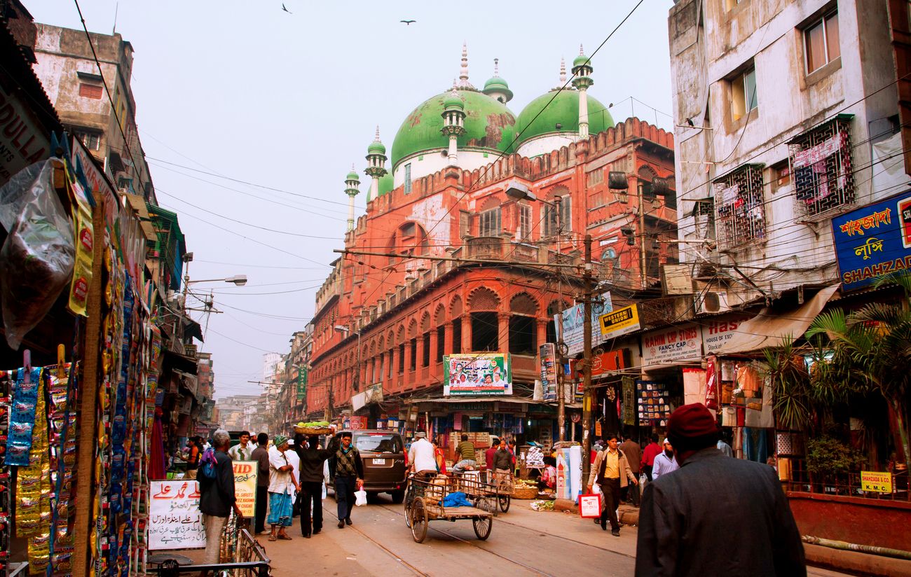 The busy street next to Nakhoda Masjid mosque of Kolkata which was built in the year 1926, incurring a cost of INR 1,500,000 at the time
