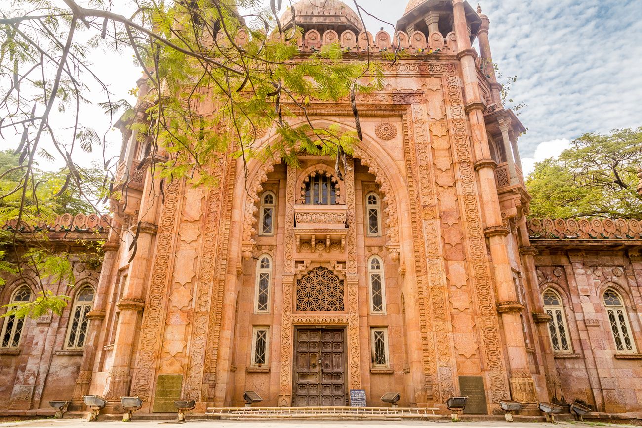 This beautiful façade belongs to the 2nd oldest museum in India, he Chennai Government Museum.