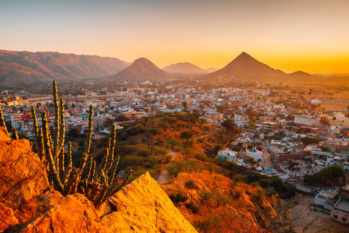 The Hindu Temple of Papmochani Mata on the hillside offers spectacular sunset views of Pushkar and its surroundings. Pushkar is one of the oldest towns in India, mentioned in texts dating back to the first millennium 