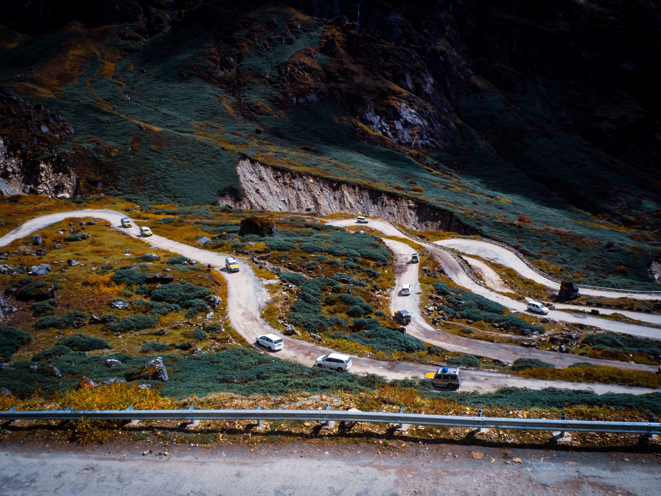 The roads leading to the Yumthang valley are full of the notorious hairpin curves that wind sharply, but offer an ever increasingly fascinating view of the valley below