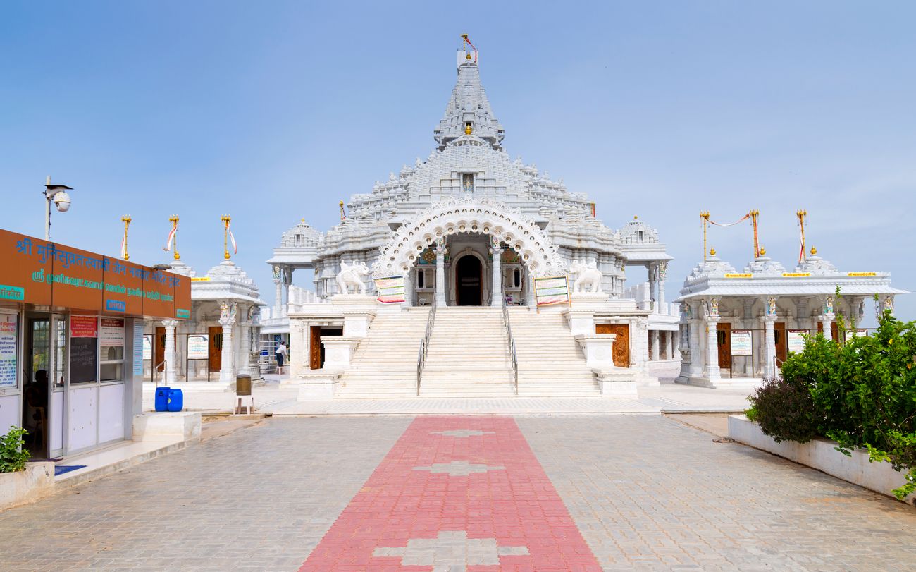 The serene atmosphere of the beautiful Munisuvrat Swami Jain is perfect to still the mind with meditation and prayers