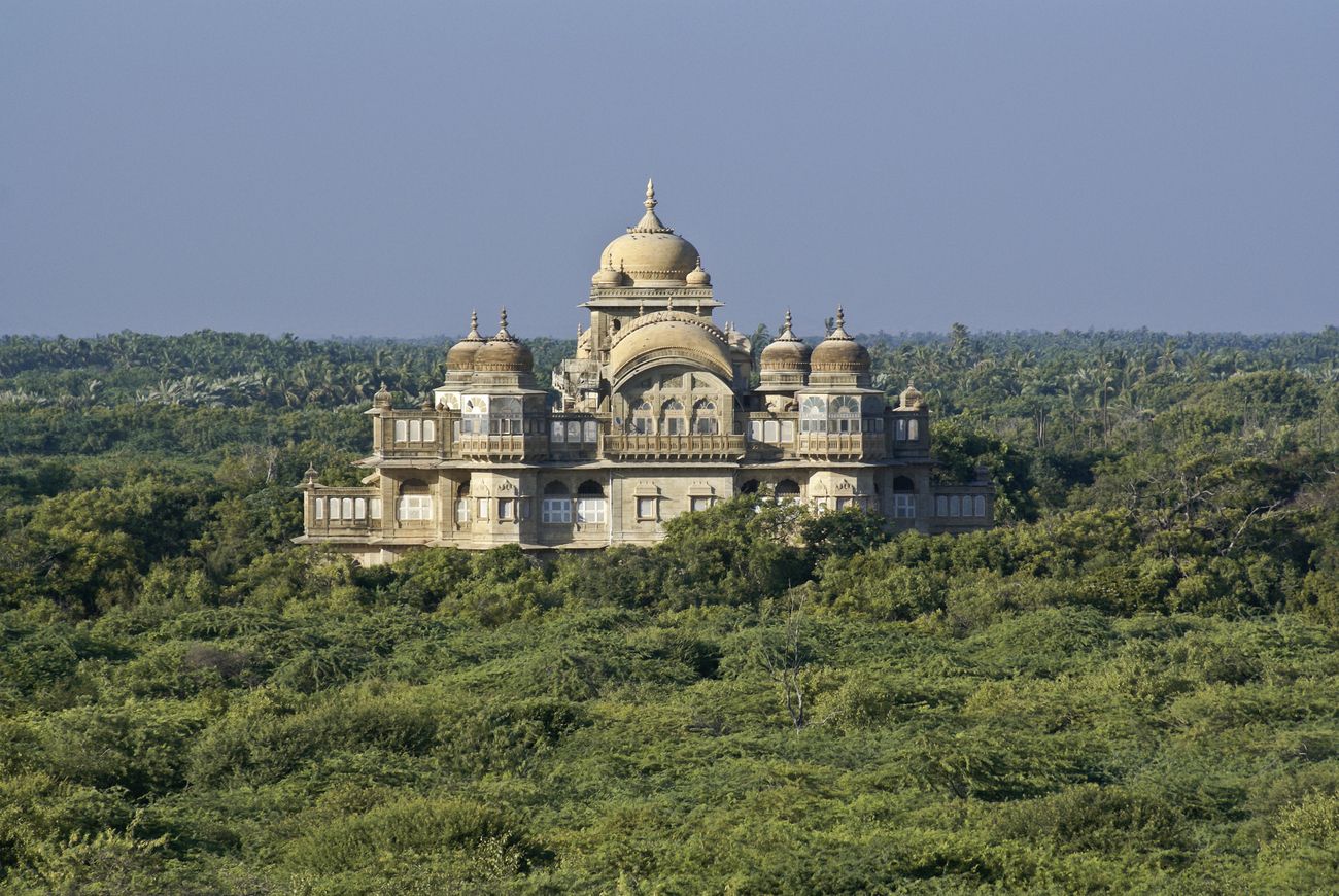 Once the summer palace of Jadeja Maharao of Kutch, the Vijaya Vilas palace is set amidst tropical vegetation in Mandvi, Gujarat This palace has been the setting for bollywood films such as Lagaan and Hum Dil De Chuke Sananm
