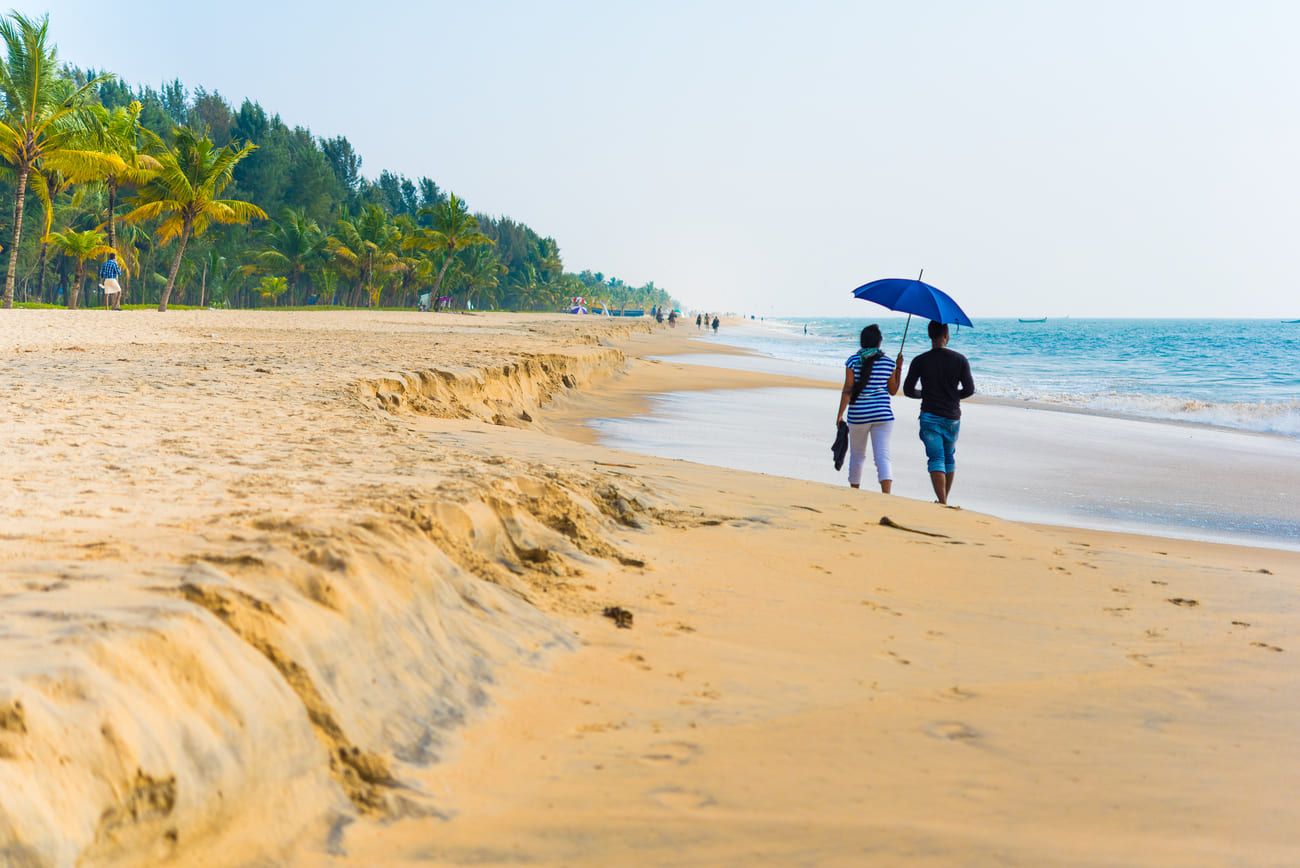 Visit Marari’s golden beach to while away the hours in the shade of swaying palm trees. Soothe your soul with the peaceful sound of waves gently lapping the shore