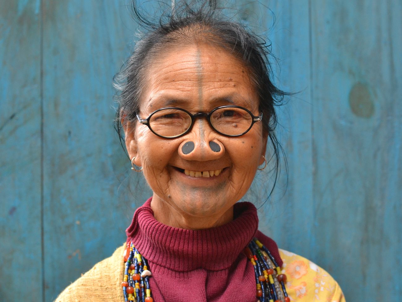 elderly-apatani-lady-smiles-beautifully-for-the-camera-in-ziro-valley