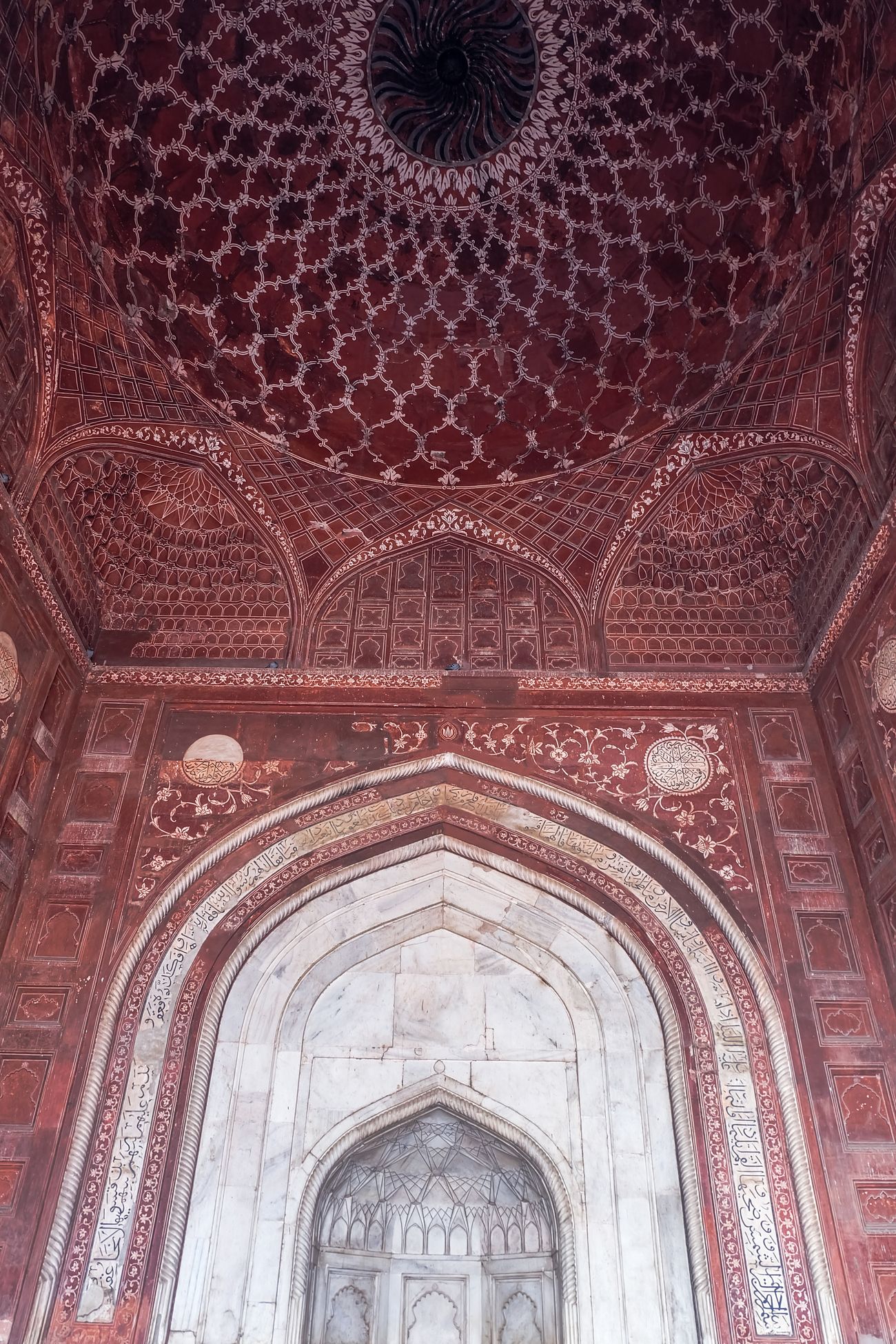 sun emblem and altar mosque taj mahal complex