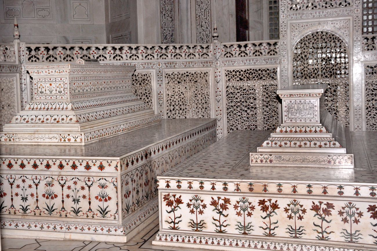 equisitely carved cenotaphs of king and queen in taj mahal