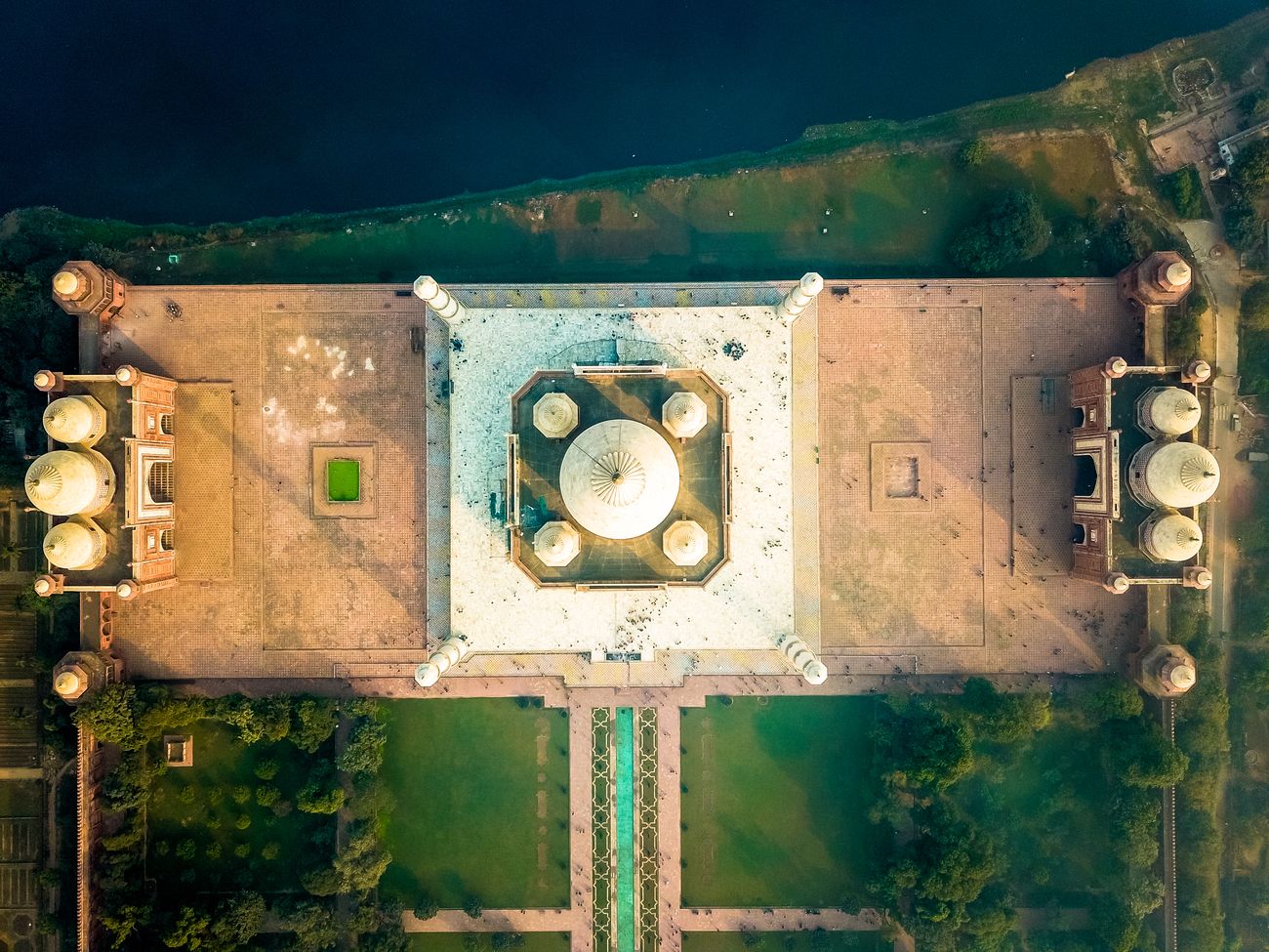 birds eye view taj mahal mausoleum