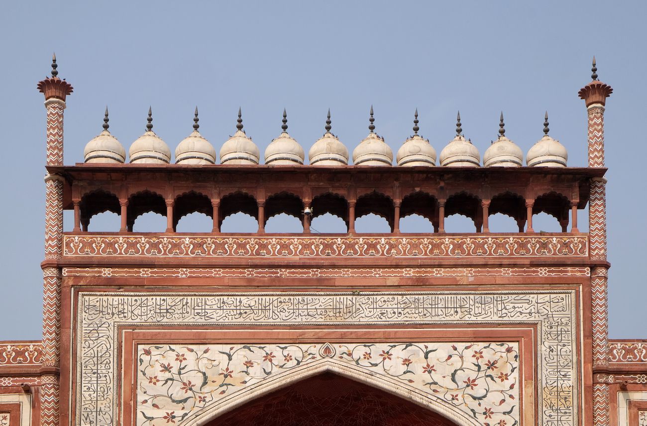 eleven domes on entrance to taj mahal