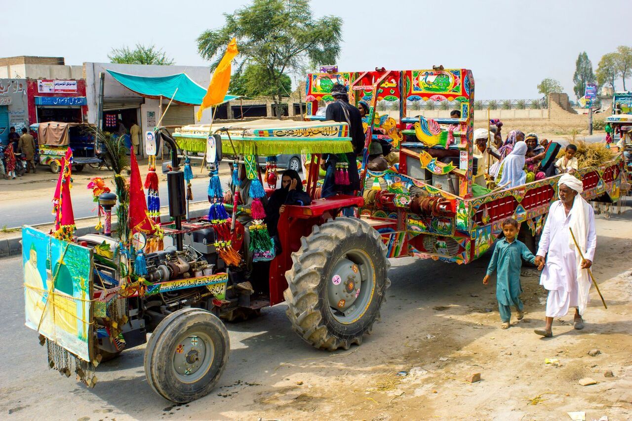 tractor trolley