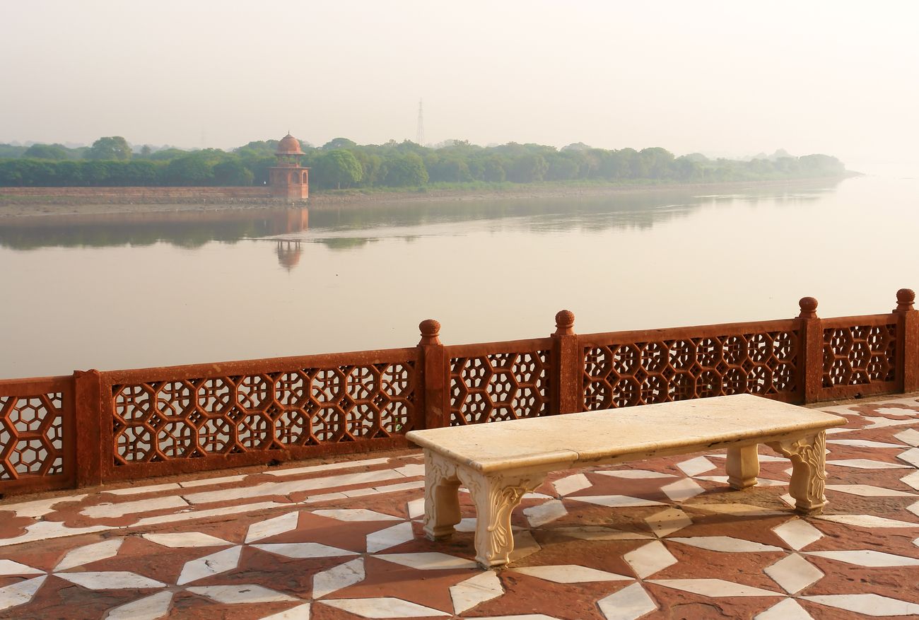 yamuna river flowing on the back side of the taj mahal