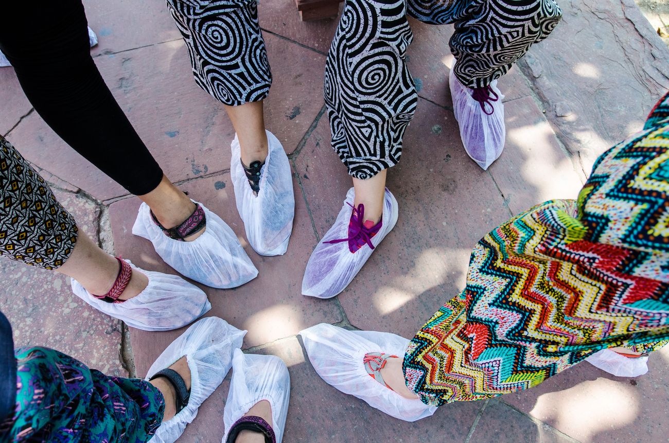 free shoe covers for foreigner in taj mahal