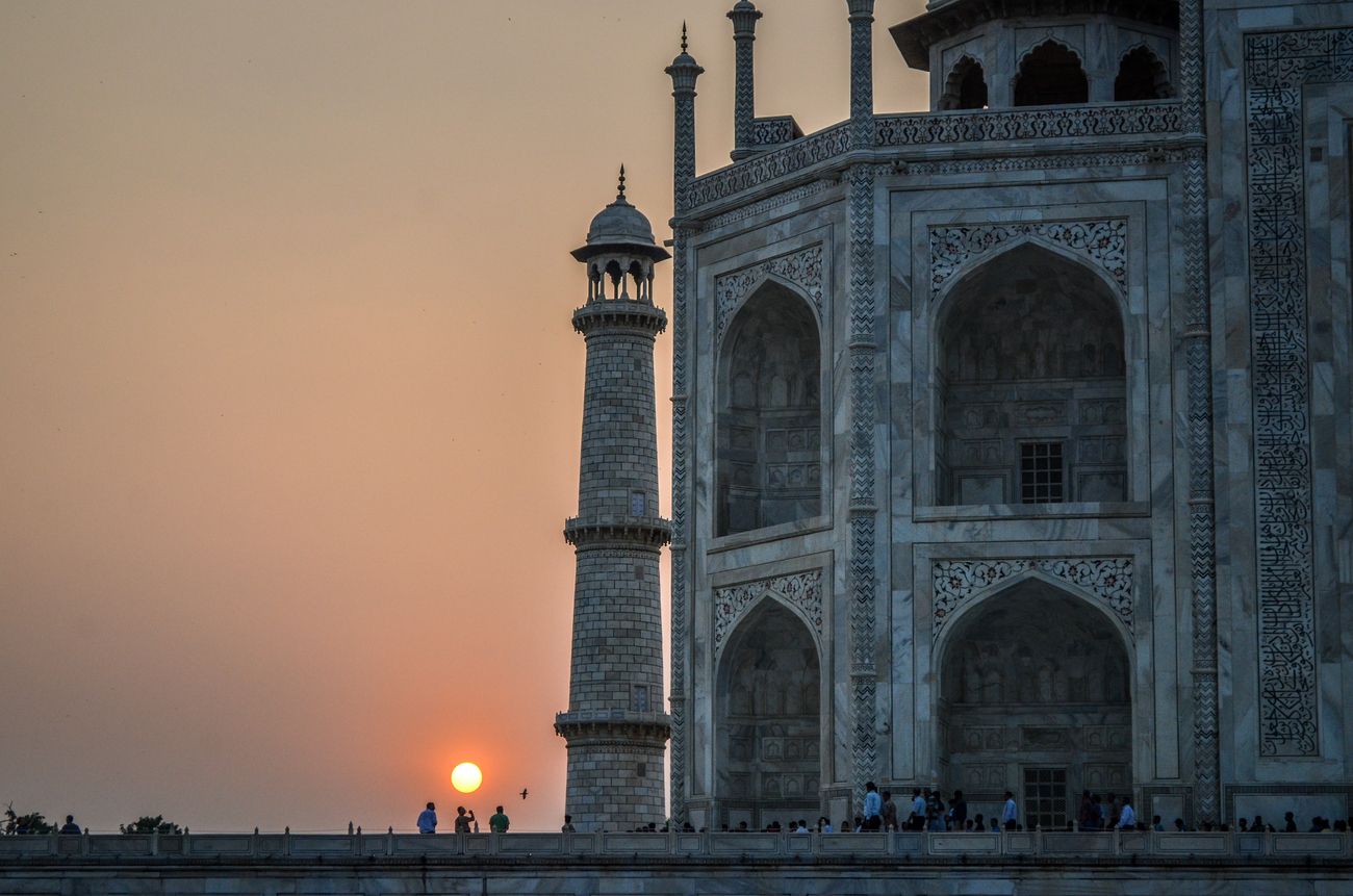 taj mahal at sunset