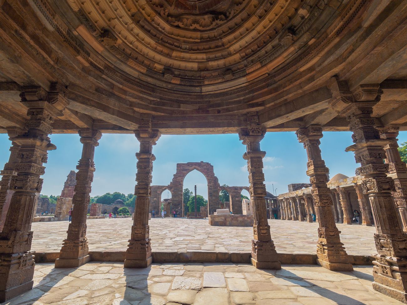 ceiling and pillars with artistic at qutub (qutb) minar, 33