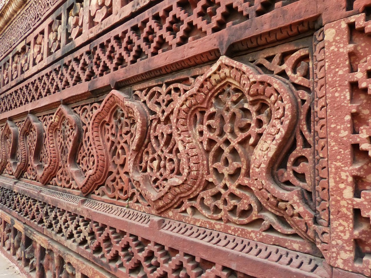 detail of carving on alai gate wall at qutub minar complex16