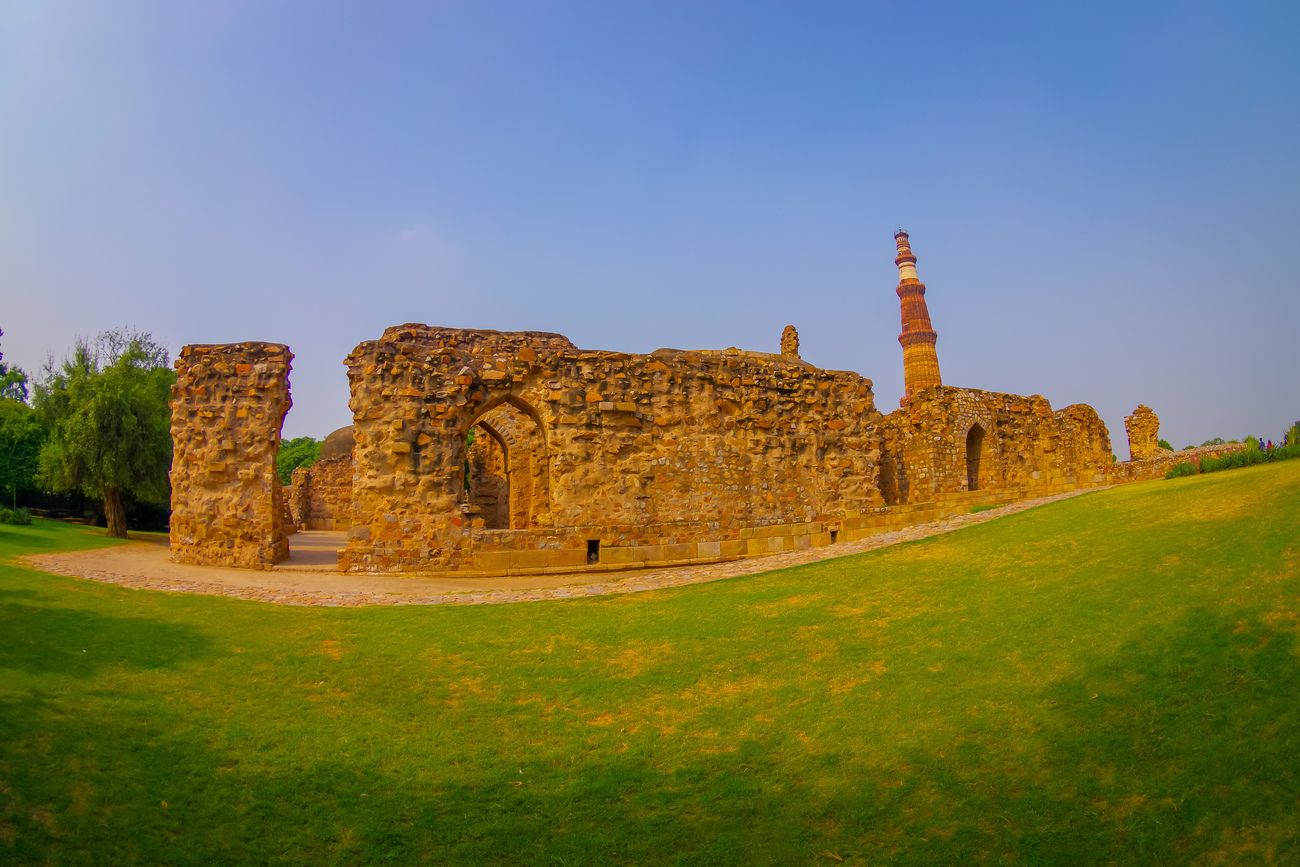 old stoned structures in qutab minar5