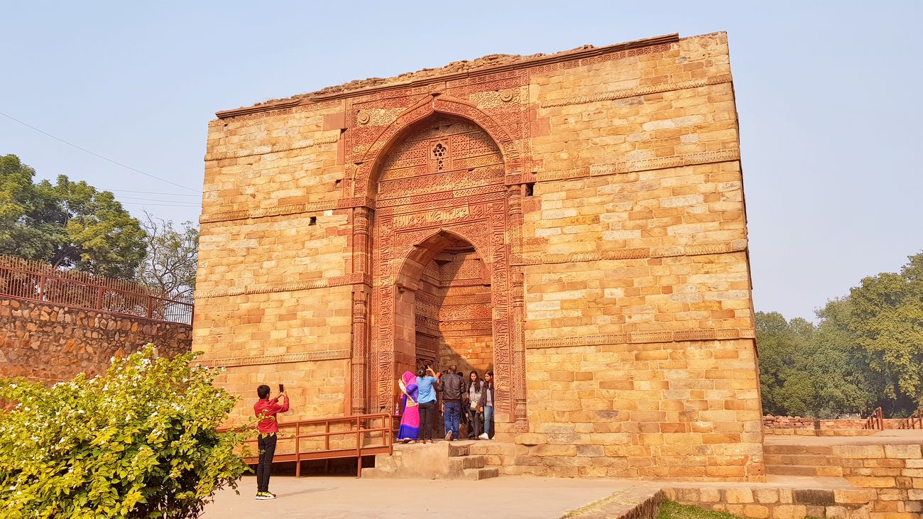 quwwat-ul-islam mosque in the qutub minar complex, 11