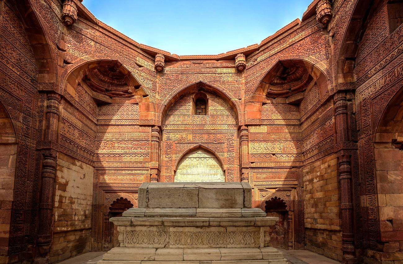 the delhi sultanate ruler tomb, part of the qutub minar complex 32