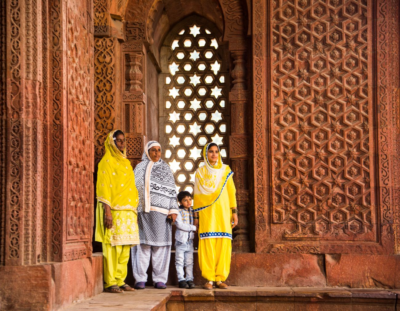 tourist visit to qutub minar37