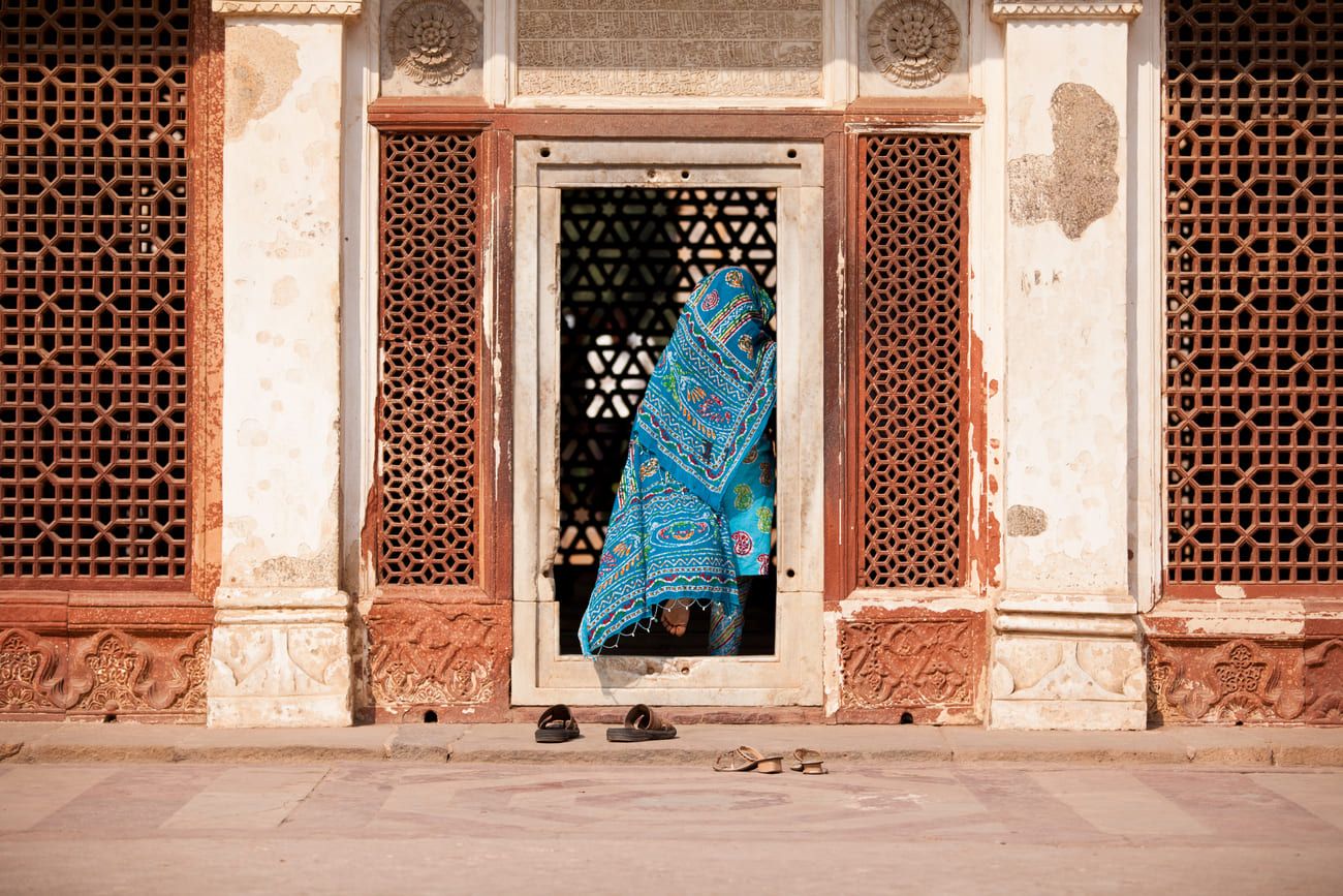 woman in blue sari entering the tomb of imam zamin, qutab minar complex54