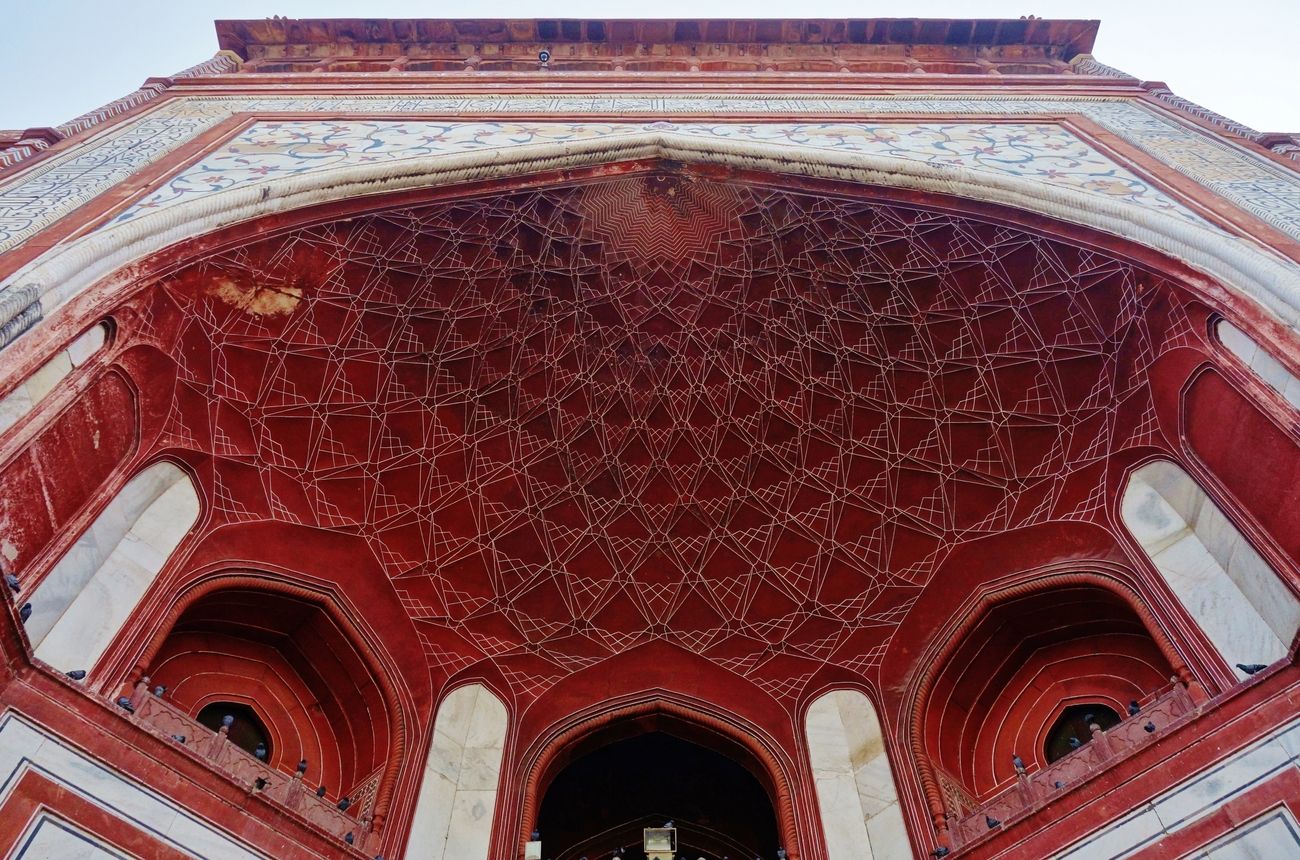 honeycomb ceiling of entrance to taj mahal