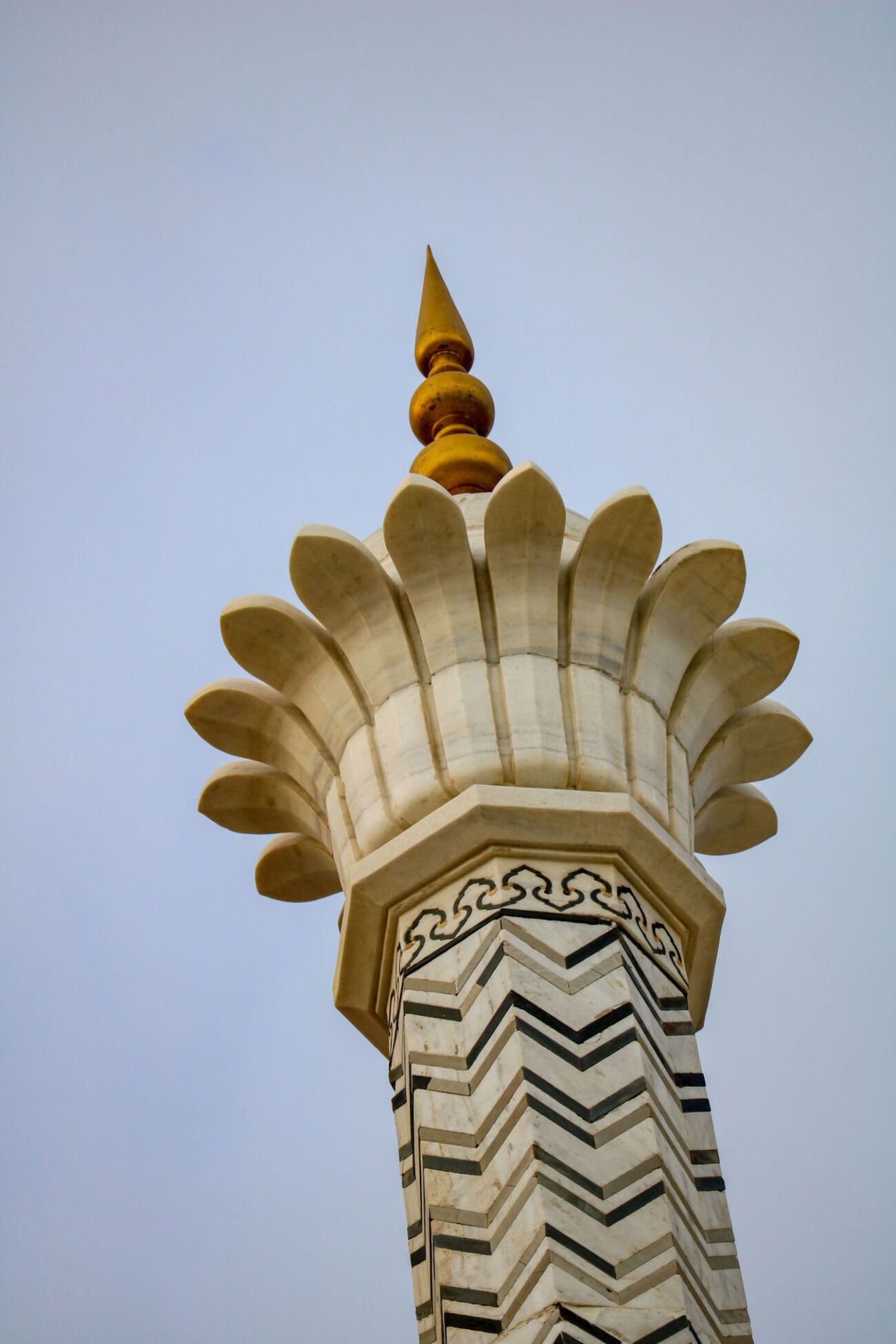 closeup-of-a-pilaster of-the-taj-mahal