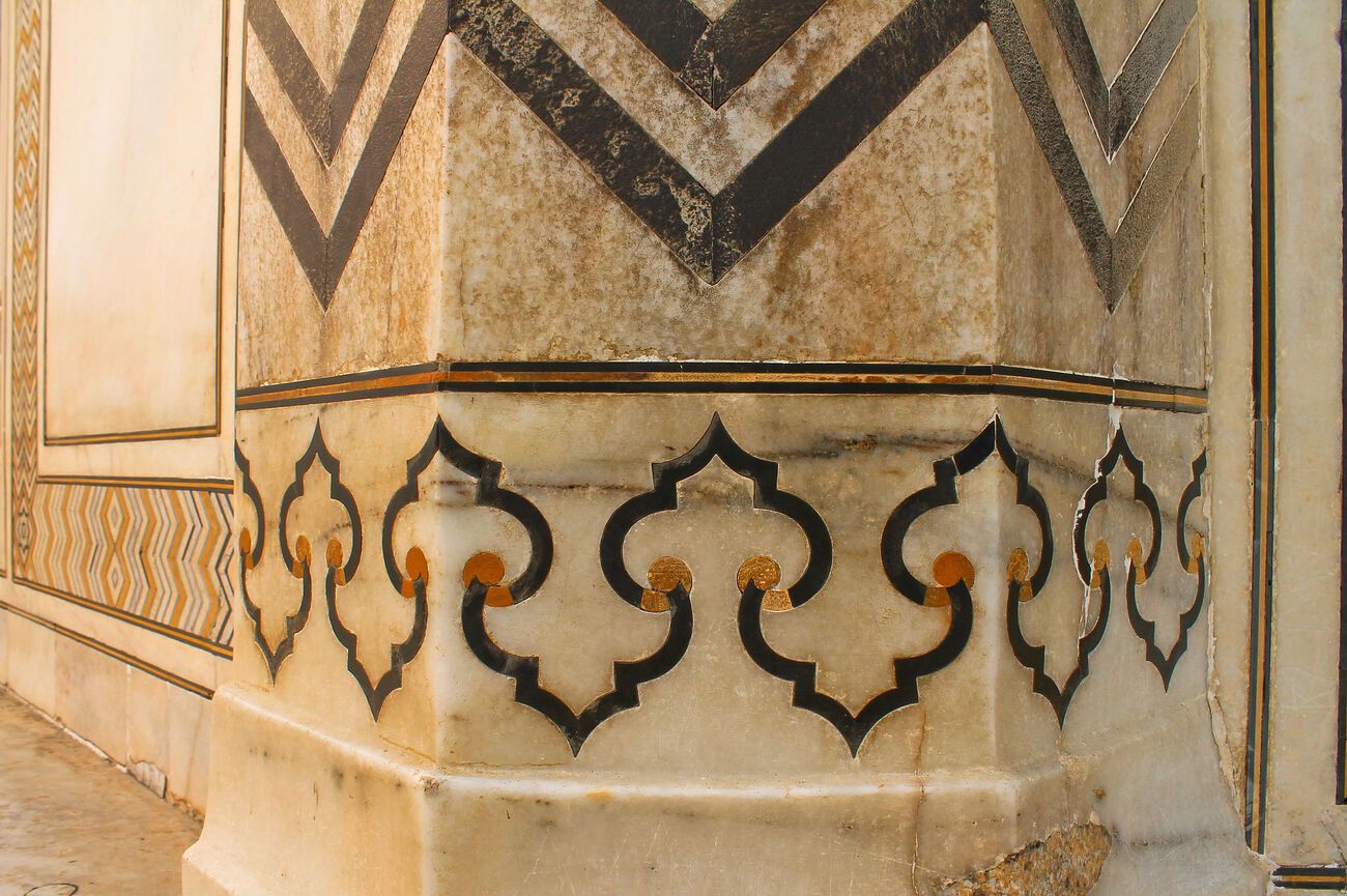 architectural detail outer wall taj mahal