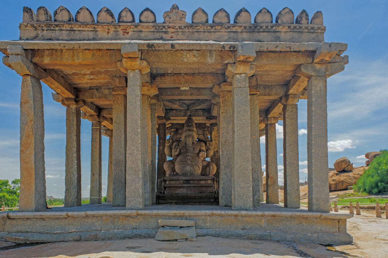 Sasivekalu Ganesha Temple is a huge statue of Lord Ganesha