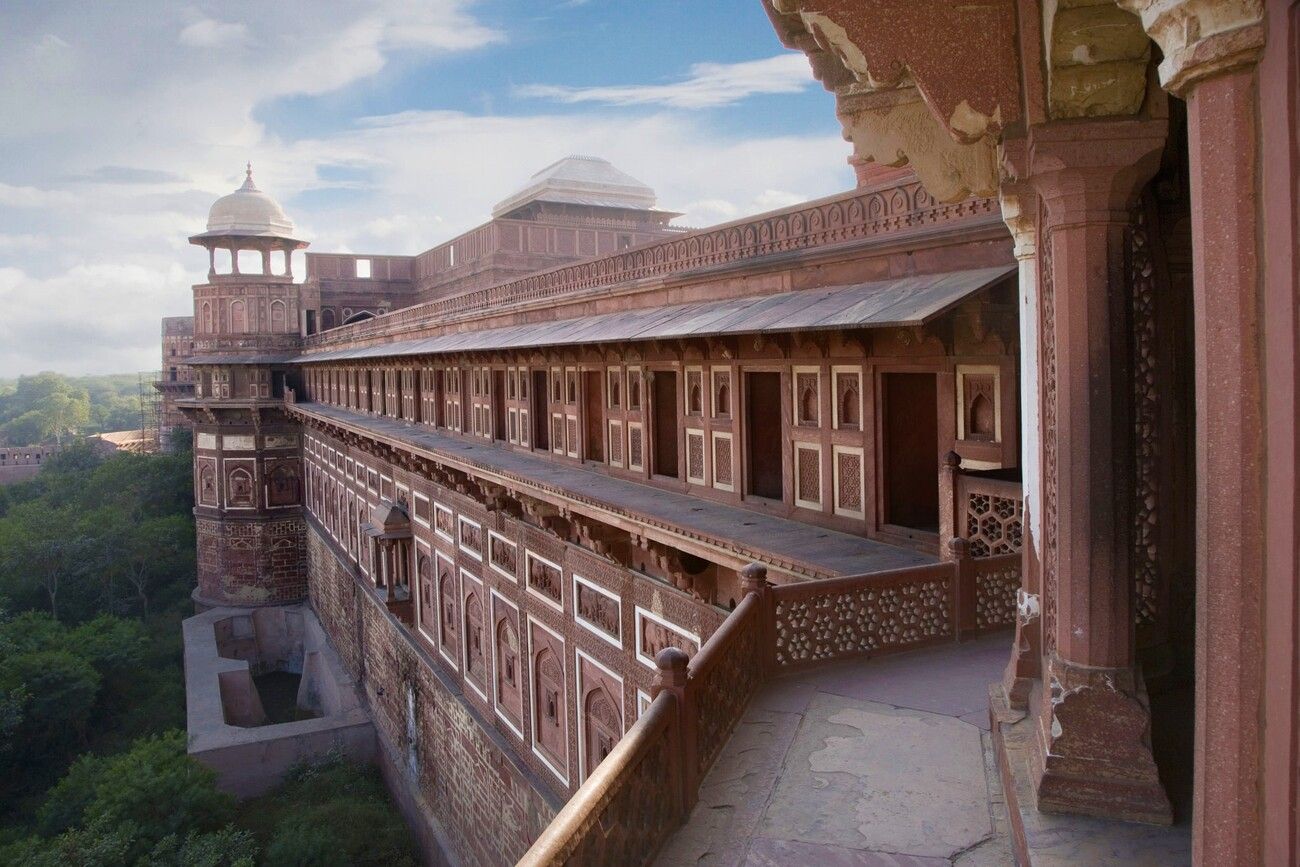 east wall red fort agra