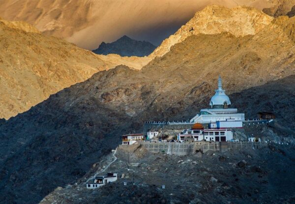 On the Footsteps of Himalaya (Leh, Ladakh, Kashmir and Zanskar)