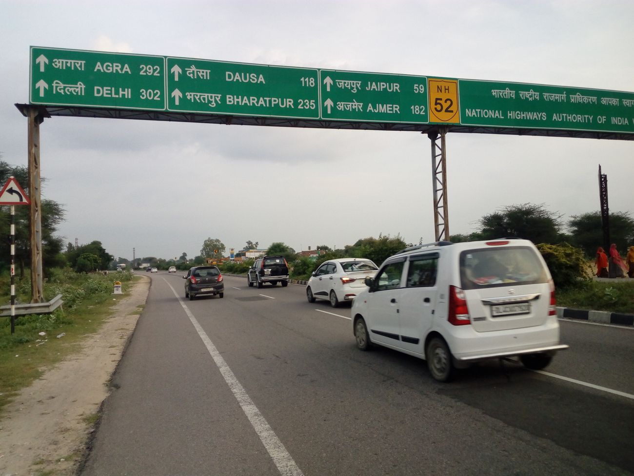 distance sign boards on indian highway