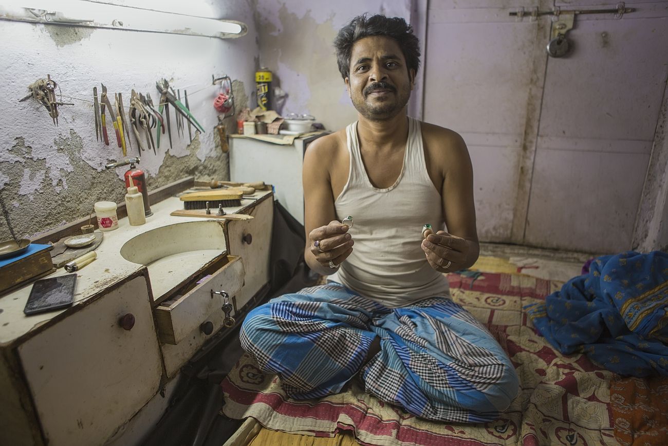 gold smith at work in india