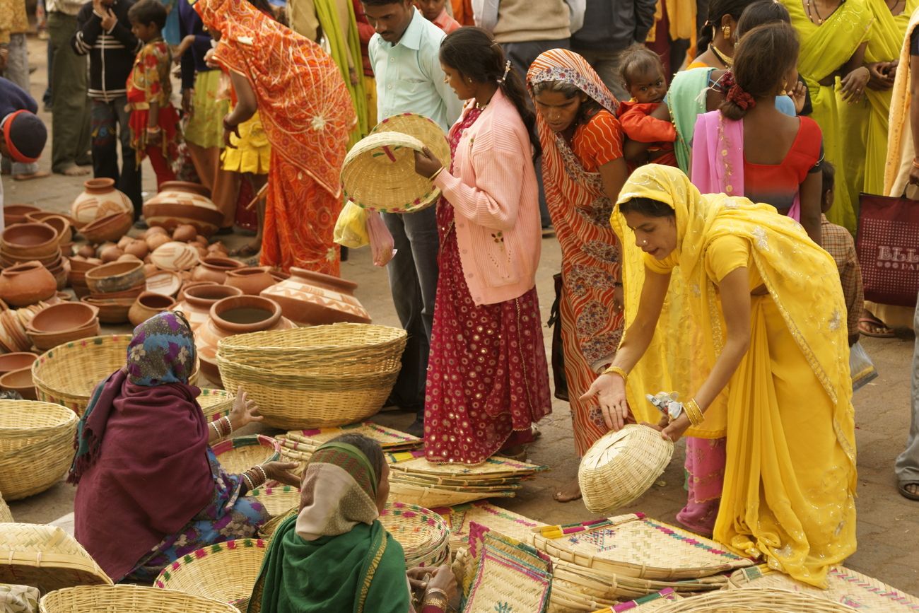 haggling for baskets orchha market