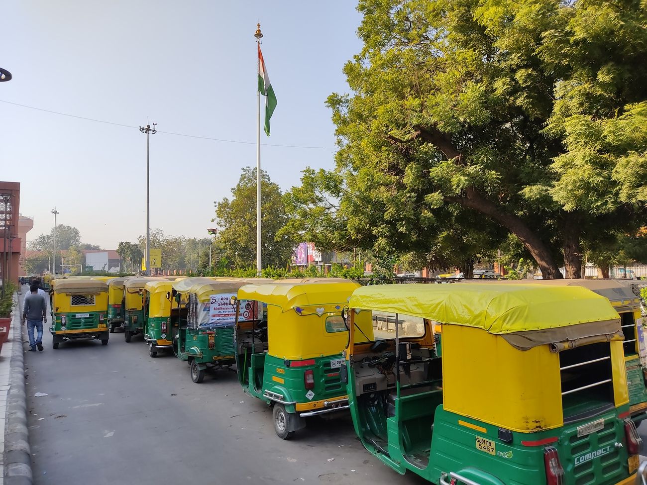 tuk tuks at railway station agra