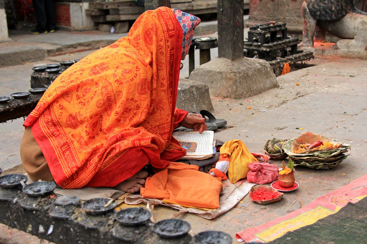 prayer reciting holy book Kumbeshwar Temple in Patan